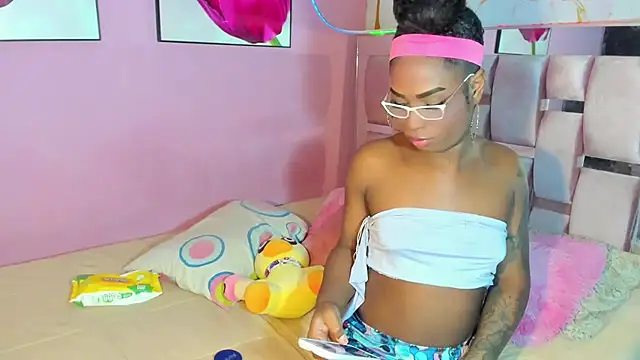 HUGE_BLACKCOCK Live XXX-Chat
