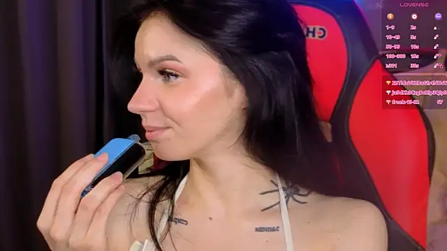 Chat XXX en directo de Luna_Come