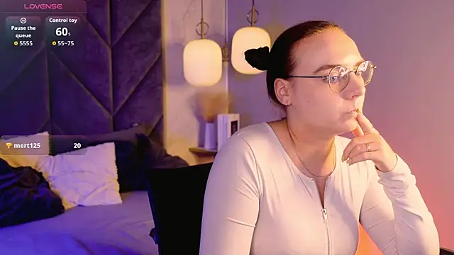 Candy_Queen__ Adlı Modelin Canlı XXX Sohbeti