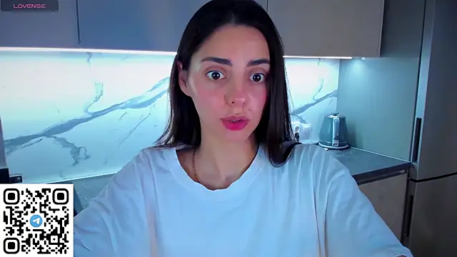 دردشة EmiliaZen الجنسية المباشرة