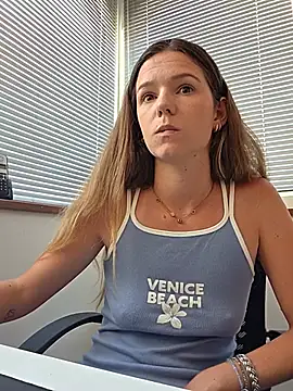 Chat +18 de lucie_mehott ao vivo