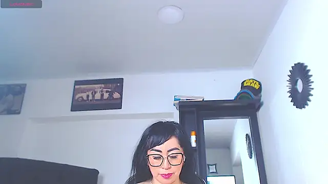 Vicky_hotmilf's Live XXX Chat