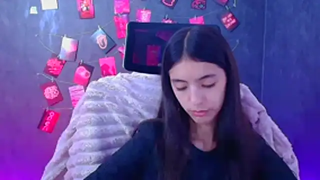 Aishell_'s Live XXX Chat