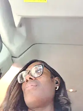 Hottiechocolatier's Live XXX Chat