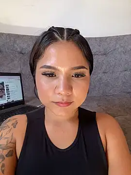 Chat +18 de kiaradolls ao vivo