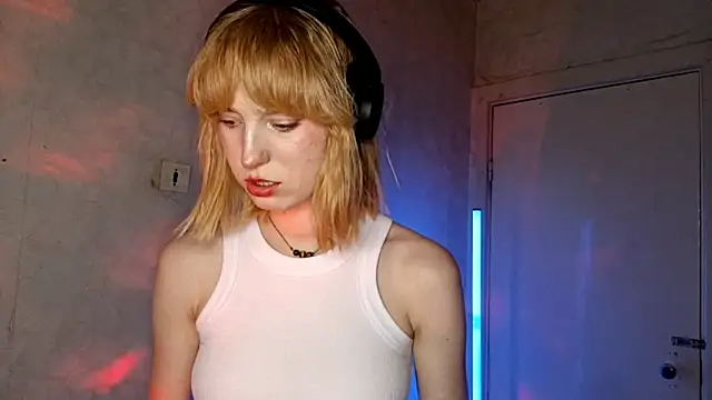 دردشة CuteLittleAngel الجنسية المباشرة