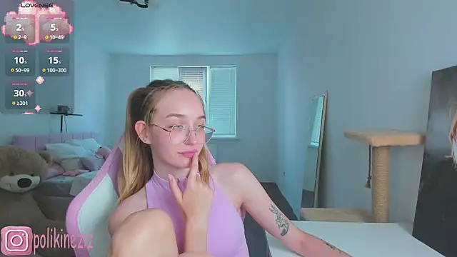 MoonDust live XXX chat