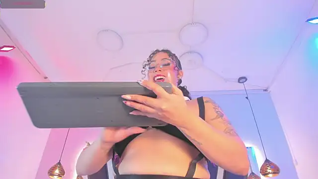 Chat +18 de antonelllepiercee ao vivo