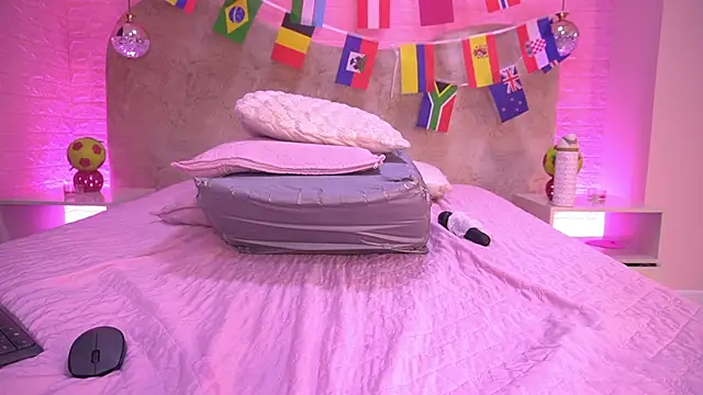 sarakaisy's Live XXX Chat