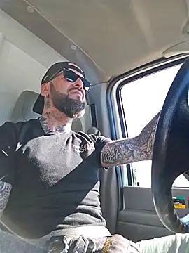 Beardedtattood's Live XXX Chat