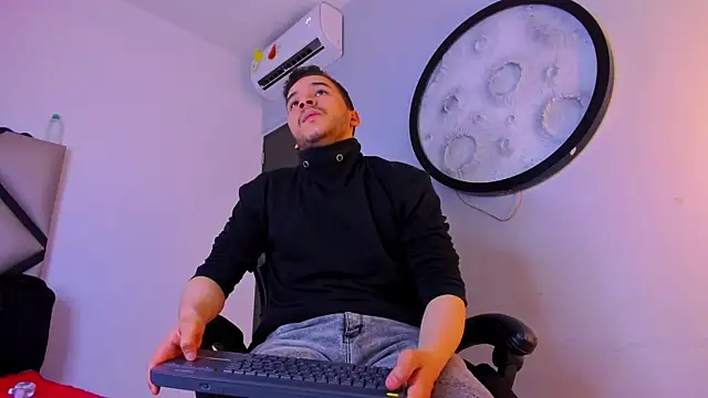 צ'אט XXX בשידור חי של mike_257