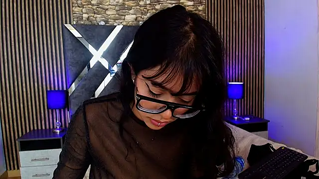 Chat +18 de Amy_channel ao vivo