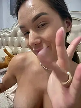 XXX chat uživo modela HotXMom_