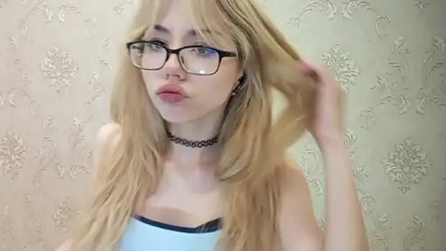 DelicaBrome's Live XXX Chat