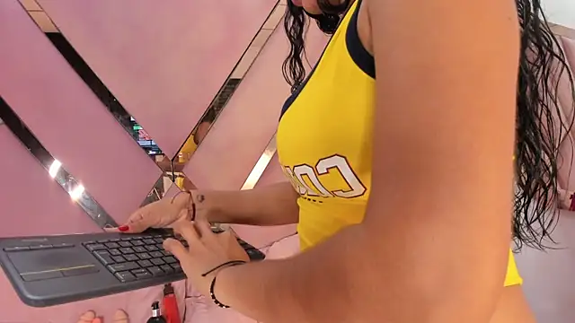 Chat +18 de honeyhtx ao vivo