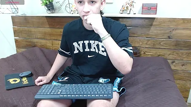 AdrianFranko Adlı Modelin Canlı XXX Sohbeti
