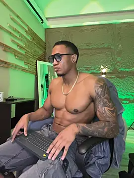 LoganVarela Chat XXX live