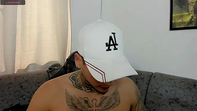sweetlatinoboy's Live XXX Chat
