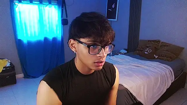 Mr_yisuzz élő XXX-chatje