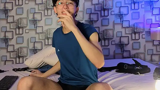 Twink_Sebas7 即時 XXX 聊天