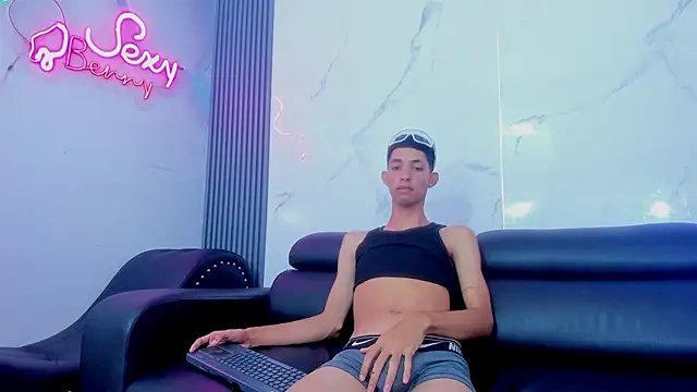 Kleyn_blackn Live XXX chat