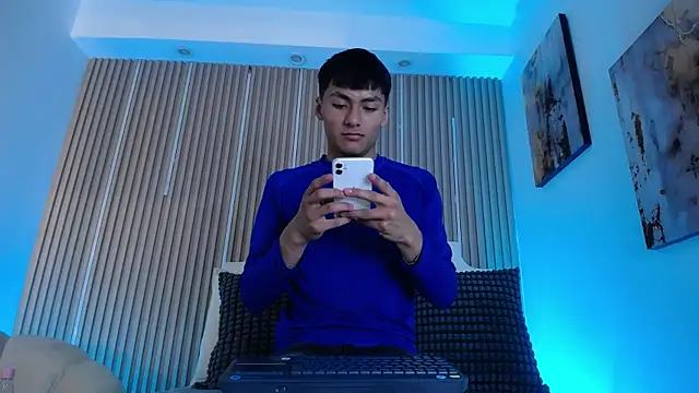 Chat +18 de AdrianStark_ ao vivo