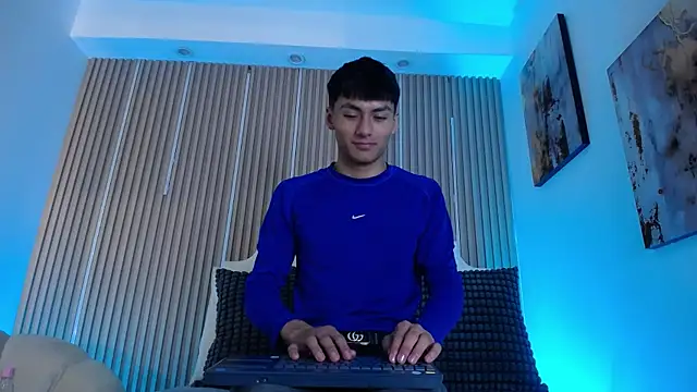 AdrianStark_'s Live XXX Chat