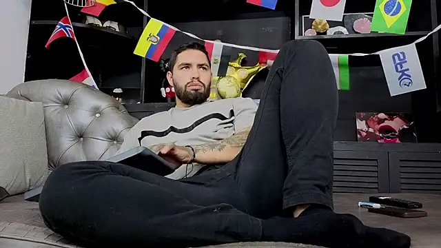 matteosantos Adlı Modelin Canlı XXX Sohbeti