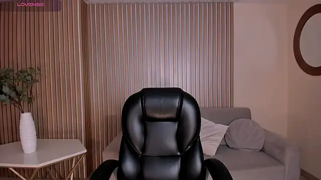 NatalieLewis' Live XXX Chat