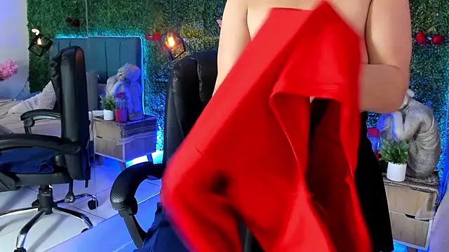 Linagh_ Adlı Modelin Canlı XXX Sohbeti