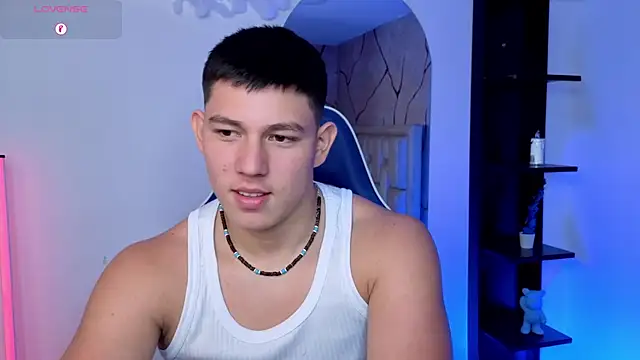 JamesCr_ Adlı Modelin Canlı XXX Sohbeti