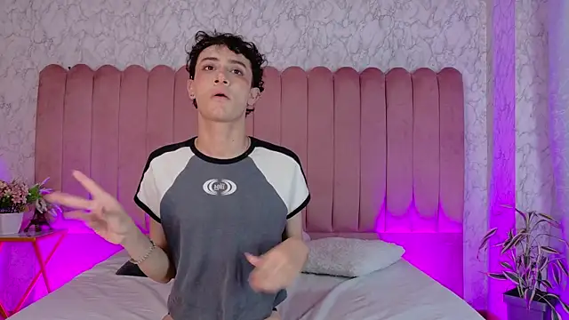 Leo_Williamss Live XXX-Chat