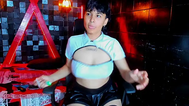 VioletFaith Adlı Modelin Canlı XXX Sohbeti