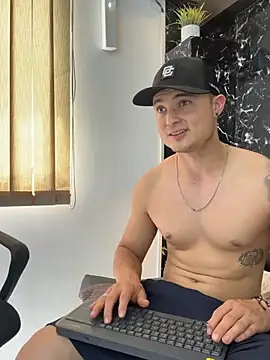 Alexander_ferre Adlı Modelin Canlı XXX Sohbeti