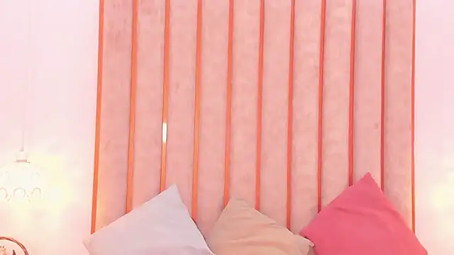 Zoe_Monrow's Live XXX Chat
