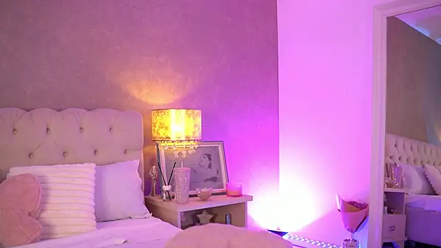 OhhAisha Adlı Modelin Canlı XXX Sohbeti