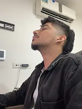 SalvadorVega's Webcam Show