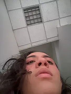 Chat +18 de SinSirenXXX ao vivo