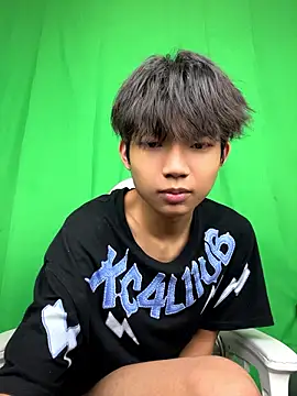 -OvO-のライブXXXチャット
