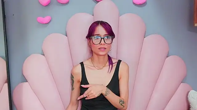 Chat +18 de luci_miller ao vivo