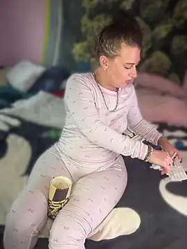 Jennybootyjones' Live XXX Chat