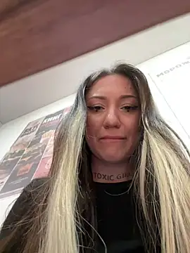 Živý XXX chat SaintSquirt