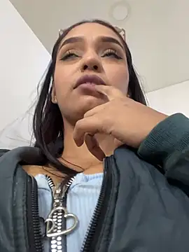 Sara-77's Live XXX Chat