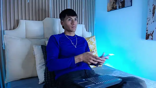 AdrianStark_ Chat XXX live