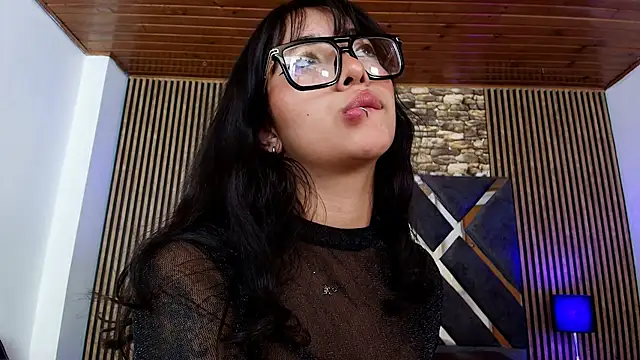Chat +18 de Amy_channel ao vivo