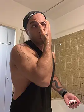 Mohdollmen's Live XXX Chat