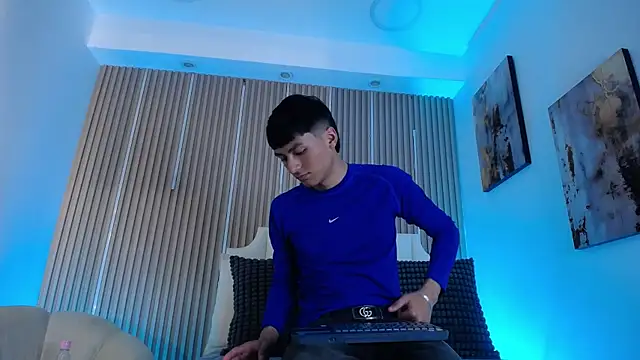 AdrianStark_ Live XXX-chat