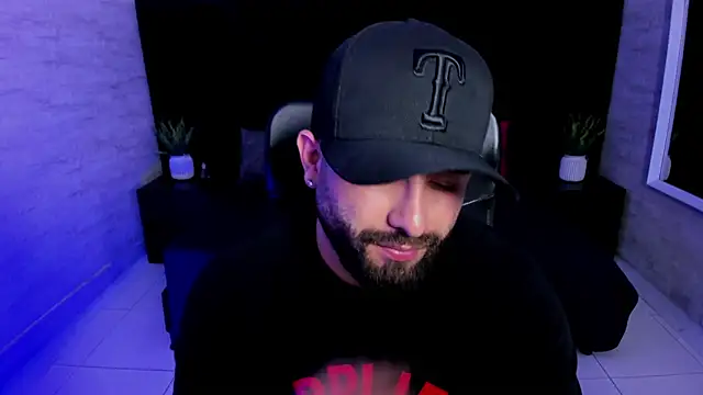 jhon_bear03 Adlı Modelin Canlı XXX Sohbeti