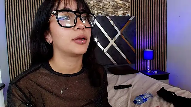 Chat +18 de Amy_channel ao vivo