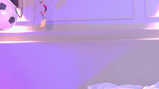 NaomiKlarc's Live XXX Chat